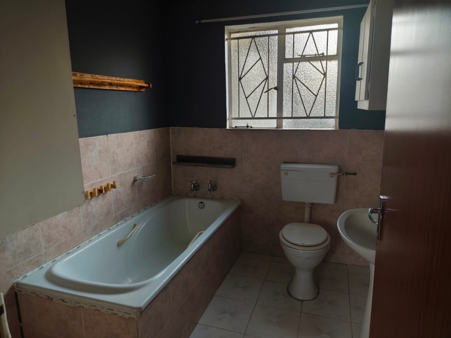 5 Bedroom Property for Sale in Wilgehof Free State